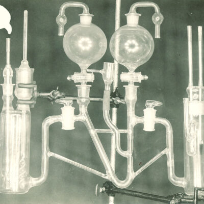 Electrode apparatus with cartoon speech bubbles coming out of tubes