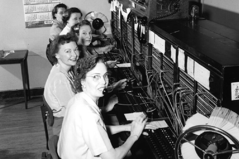 Telephone operators in 1952