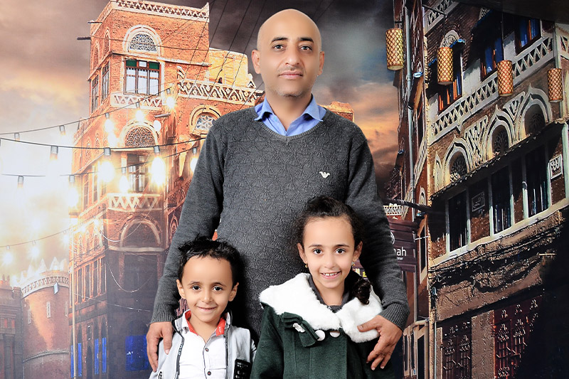 Anwar and his children, Nadra and Mazeen.